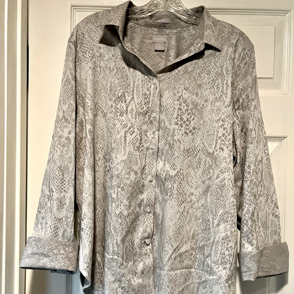Chico’s Cotton blend No Iron shirt- Size 16 (3) gray & white snake skin pattern